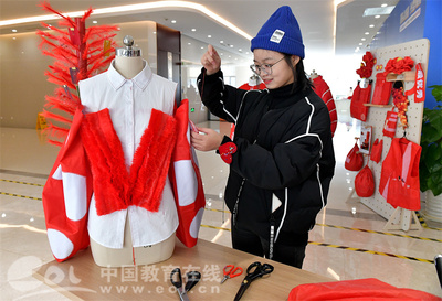 浙紡服院服裝數(shù)字化“未來工廠”亮相寧波時尚節(jié)，引領智能時尚新未來